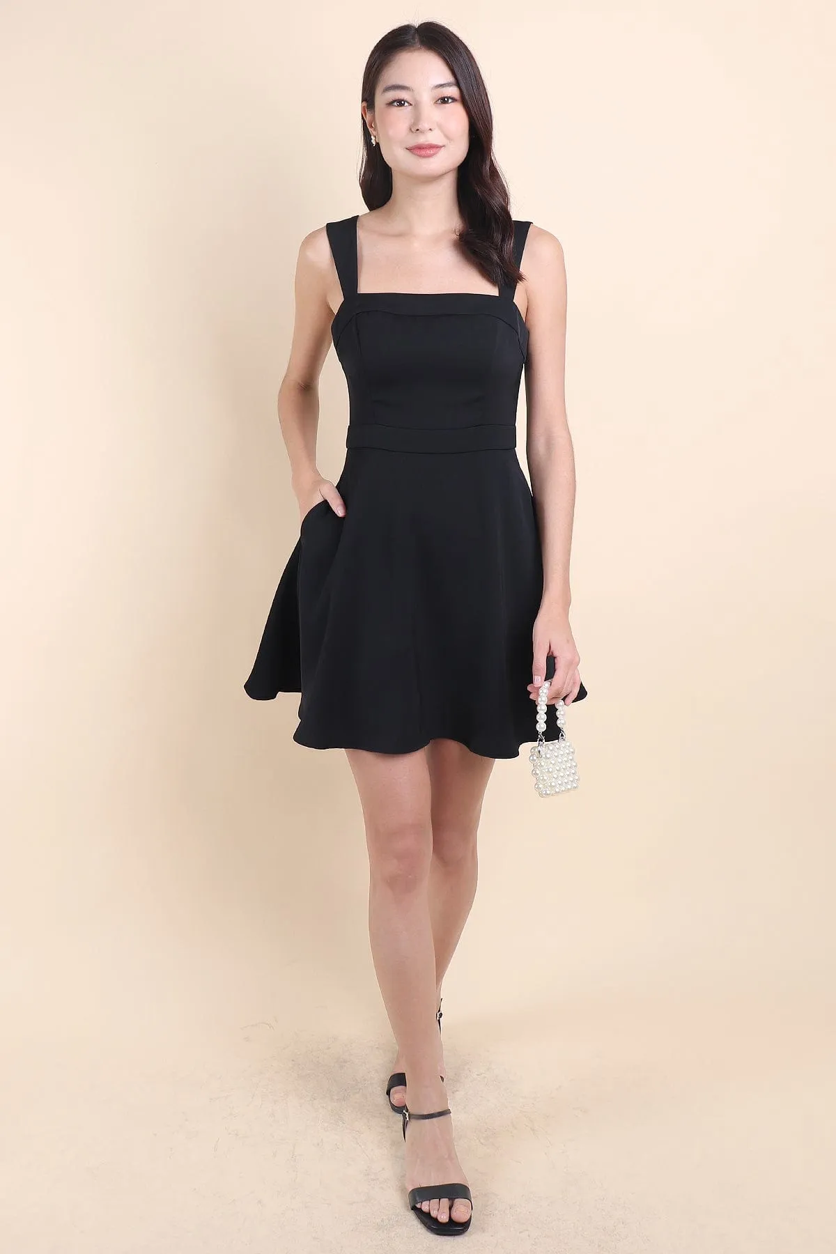 CESI BOW DETAIL MINI DRESS IN BLACK
